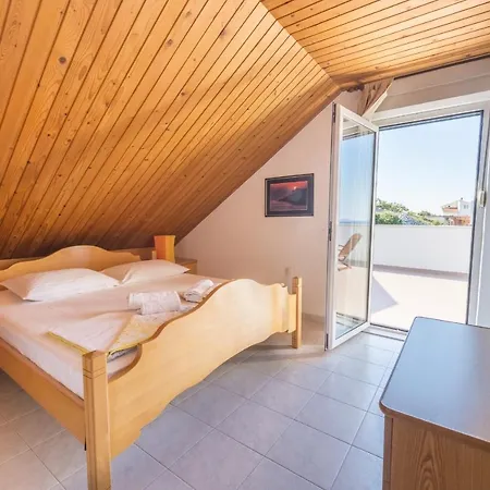 With A Parking Space - 12754 مورتير