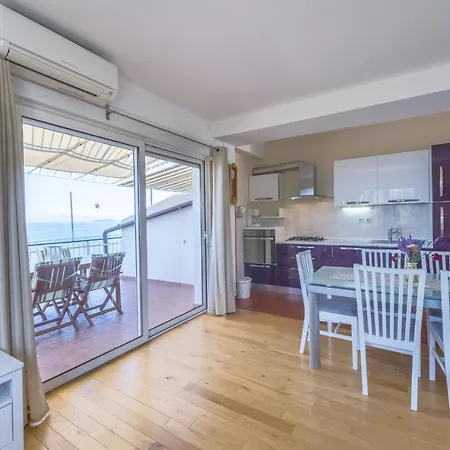 With A Parking Space - 12754 * مورتير