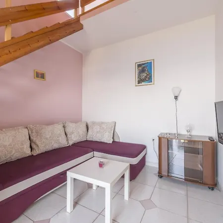 Apartament With A Parking Space - 12754 Murter